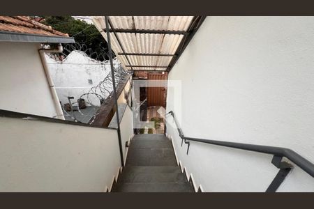 Escada de casa à venda com 2 quartos, 376m² em Santa Efigênia, Belo Horizonte