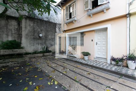 Garagem de casa à venda com 3 quartos, 112m² em Pari, São Paulo