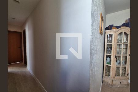 Corredor de casa de condomínio à venda com 3 quartos, 170m² em Recreio dos Bandeirantes, Rio de Janeiro