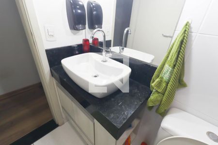 Banheiro de apartamento à venda com 2 quartos, 60m² em Medeiros, Jundiaí
