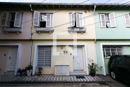 Fachada de casa à venda com 4 quartos, 110m² em Pari, São Paulo