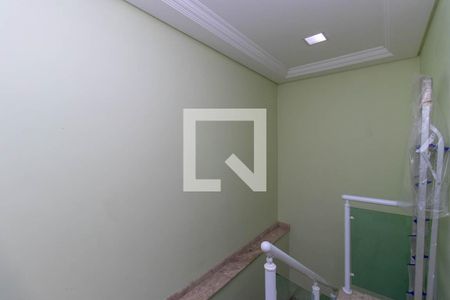 Escada de casa à venda com 3 quartos, 330m² em Jardim Santa Mena, Guarulhos