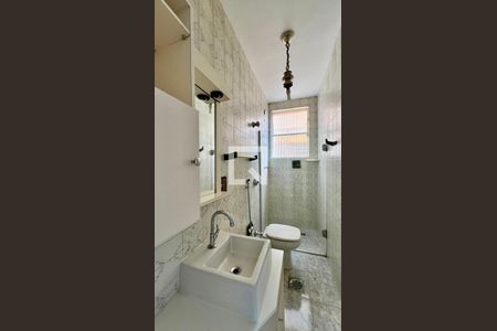 Banheiro de apartamento à venda com 1 quarto, 49m² em Floresta, Belo Horizonte