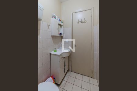 Banheiro de casa de condomínio à venda com 2 quartos, 50m² em Aberta dos Morros, Porto Alegre