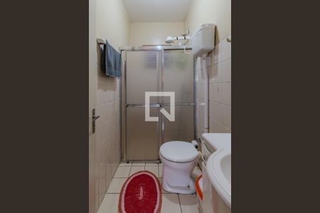 Banheiro de casa de condomínio à venda com 2 quartos, 50m² em Aberta dos Morros, Porto Alegre