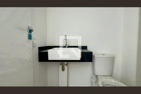 Banheiro de kitnet/studio à venda com 1 quarto, 24m² em Pinheiros, São Paulo