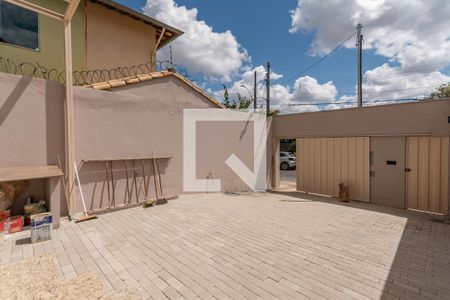 Garagem de casa à venda com 3 quartos, 108m² em Santa Rosa, Belo Horizonte