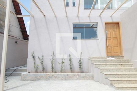 Garagem de casa à venda com 3 quartos, 130m² em Santa Rosa, Belo Horizonte