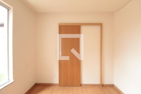 Semi-Suíte 2 de casa à venda com 3 quartos, 130m² em Santa Rosa, Belo Horizonte