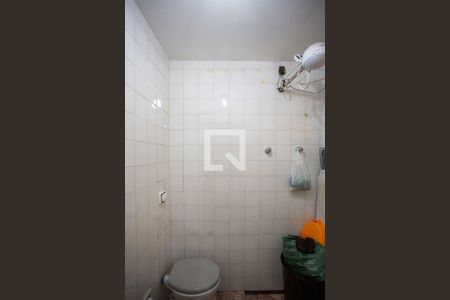 Banheiro de serviço de casa à venda com 4 quartos, 226m² em Taboão, Diadema