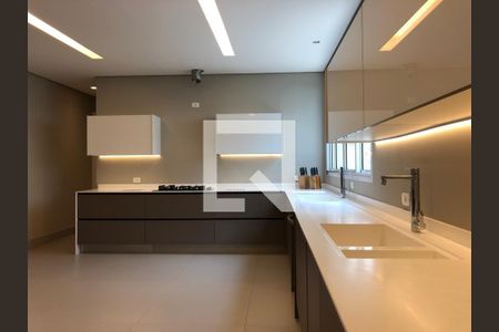 Casa à venda com 4 quartos, 650m² em Jardim Luzitania, São Paulo