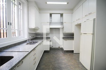 Casa à venda com 4 quartos, 1700m² em Retiro Morumbi, São Paulo