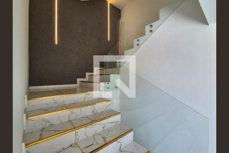 Escada de casa de condomínio à venda com 6 quartos, 1280m² em Barra da Tijuca, Rio de Janeiro