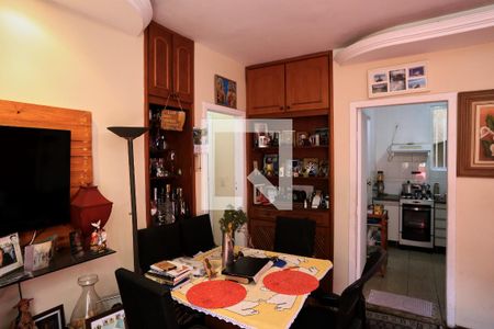 Sala de apartamento à venda com 2 quartos, 56m² em Sagrada Família, Belo Horizonte