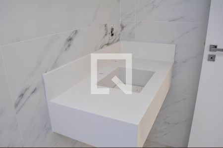 Banheiro de casa de condomínio à venda com 3 quartos, 177m² em Tristeza, Porto Alegre