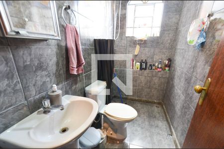 Banheiro social de casa à venda com 7 quartos, 392m² em Fernão Dias, Belo Horizonte