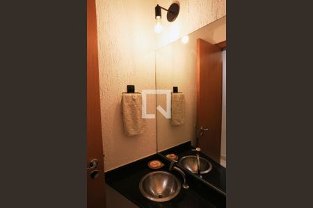 Banheiro de apartamento à venda com 1 quarto, 50m² em Carmo, Belo Horizonte