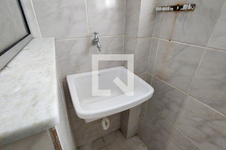 Banheiro de apartamento para alugar com 2 quartos, 70m² em Guilhermina, Praia Grande