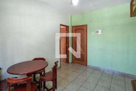 Sala de apartamento para alugar com 2 quartos, 70m² em Guilhermina, Praia Grande