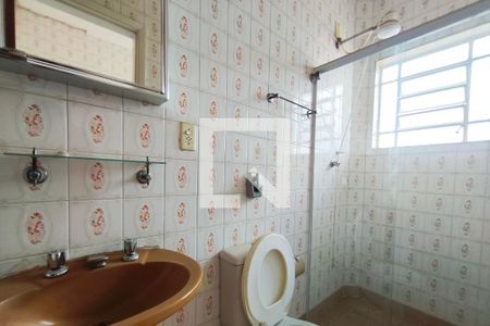 Banheiro de serviço de casa para alugar com 5 quartos, 388m² em Jardim Santa Eudoxia, Campinas