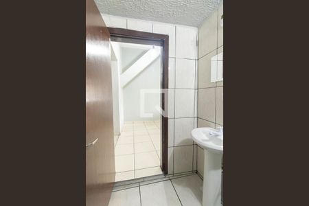 Banheiro Social de casa para alugar com 2 quartos, 69m² em Pinheirinho, Curitiba