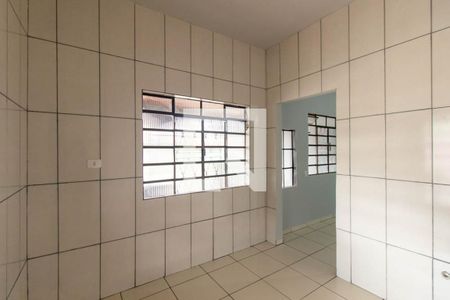 Cozinha de casa para alugar com 2 quartos, 69m² em Pinheirinho, Curitiba