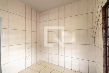 Cozinha de casa para alugar com 2 quartos, 69m² em Pinheirinho, Curitiba