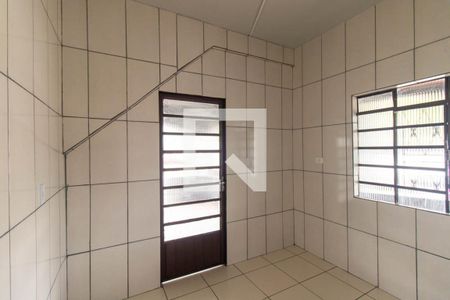Cozinha de casa para alugar com 2 quartos, 69m² em Pinheirinho, Curitiba