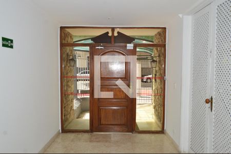 Entrada de apartamento à venda com 3 quartos, 160m² em Cambuci, São Paulo