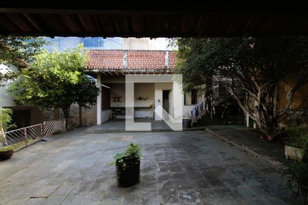 Quintal de casa à venda com 5 quartos, 250m² em Coração Eucarístico, Belo Horizonte