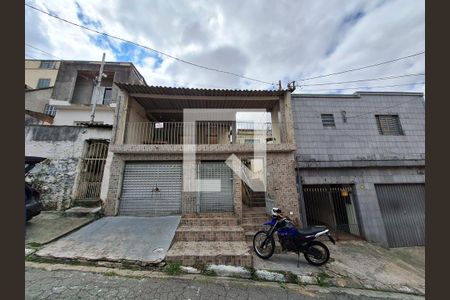 Fachada de casa à venda com 2 quartos, 200m² em Vila Santa Maria, São Paulo