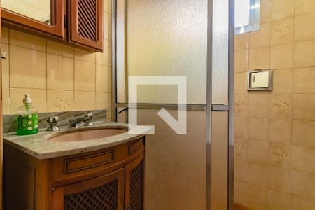Banheiro Social de casa à venda com 3 quartos, 222m² em Vila Alexandria, São Paulo
