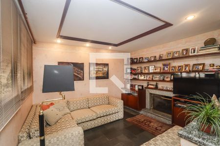 Sala da TV de apartamento à venda com 4 quartos, 367m² em Vila Suzana, São Paulo