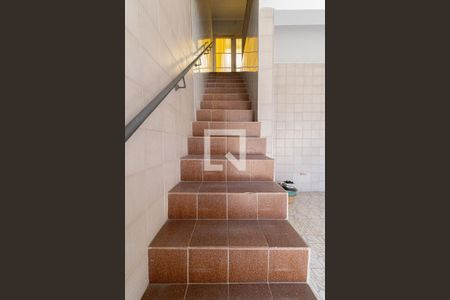 Casa 1 - Escada de casa à venda com 3 quartos, 188m² em Vila Ré, São Paulo