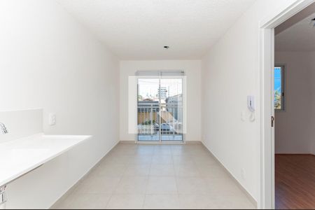 Sala/Cozinha de apartamento à venda com 1 quarto, 27m² em Parque Industrial Tomas Edson, São Paulo