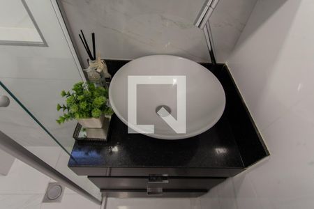 Banheiro de apartamento para alugar com 2 quartos, 56m² em Itapoã, Belo Horizonte