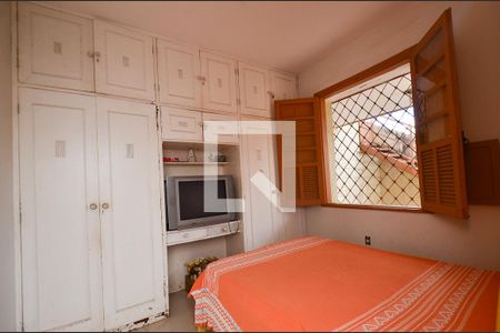 Quarto1 de casa à venda com 6 quartos, 333m² em Esplanada, Belo Horizonte