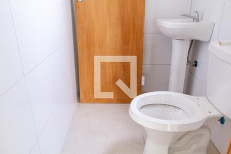 Lavabo de casa de condomínio para alugar com 2 quartos, 64m² em Vila Pereira Cerca, São Paulo