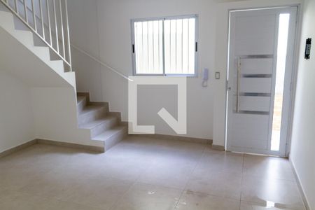Casa de Condomínio para alugar com 2 quartos, 64m² em Vila Pereira Cerca, São Paulo