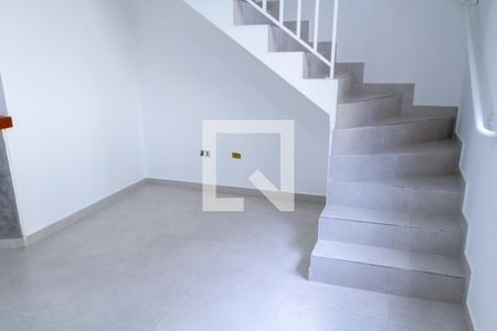 Sala de casa de condomínio para alugar com 2 quartos, 64m² em Vila Pereira Cerca, São Paulo