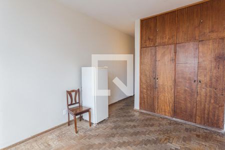 Sala/Quarto de kitnet/studio para alugar com 1 quarto, 28m² em Funcionários, Belo Horizonte