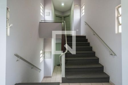 Escadas de apartamento à venda com 1 quarto, 52m² em Glória, Porto Alegre
