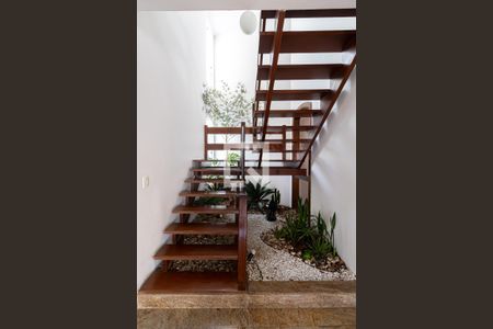 Escada de casa à venda com 4 quartos, 350m² em Vila Rio Branco, São Paulo