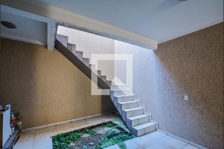 Quintal de casa à venda com 3 quartos, 270m² em Jardim Ocara, Santo André