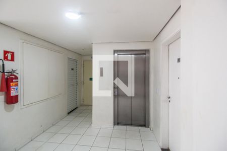 Hall social de apartamento para alugar com 2 quartos, 45m² em Vila da Oportunidade, Carapicuíba