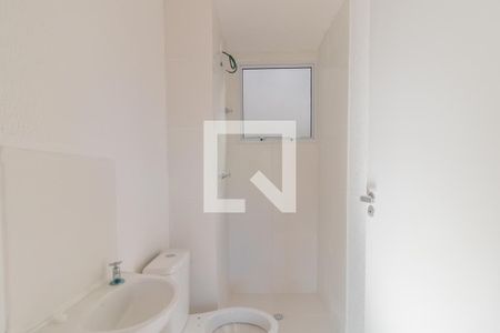 Banheiro de apartamento à venda com 2 quartos, 45m² em Ipanema, Porto Alegre