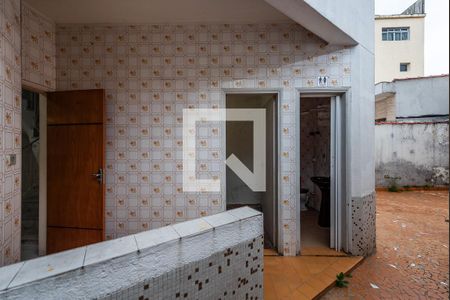 Área de serviço e quintal de casa para alugar com 3 quartos, 150m² em Aparecida, Santos