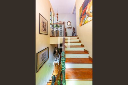 Escada de casa à venda com 5 quartos, 316m² em Vila Paris, Belo Horizonte