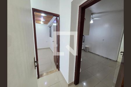 Corredor de apartamento para alugar com 2 quartos, 60m² em Tupi, Praia Grande