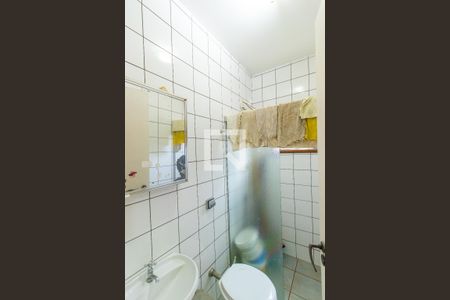 Banheiro de serviço de casa de condomínio para alugar com 4 quartos, 500m² em Parque São Paulo, Cotia